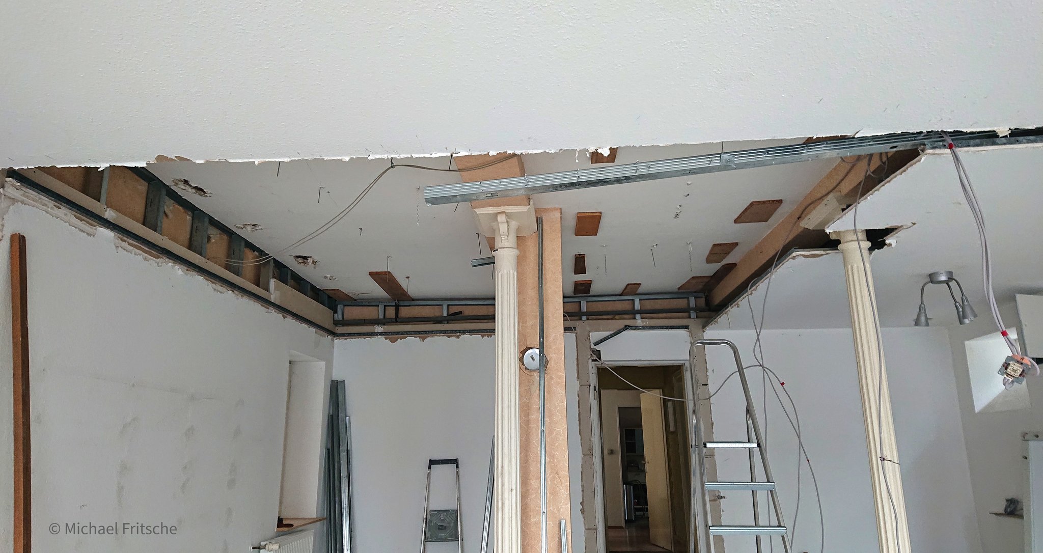 die Decke haben wir auch teilweise freigelegt die Decke haben wir auch teilweise freigelegt