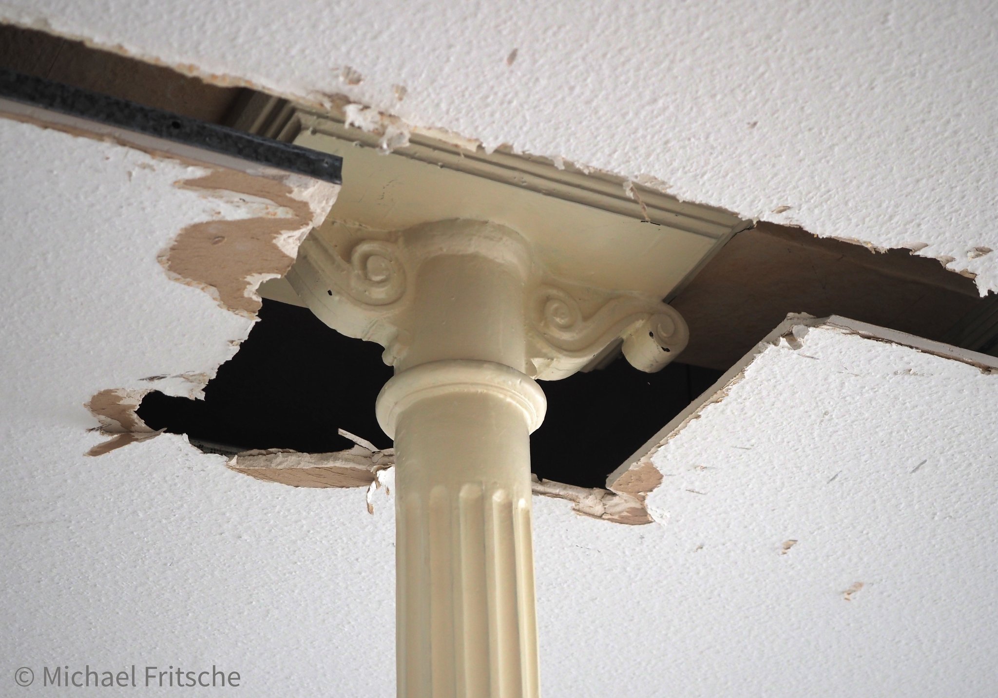 die schönen Köpfe der Säulen die schönen Köpfe der Säulen